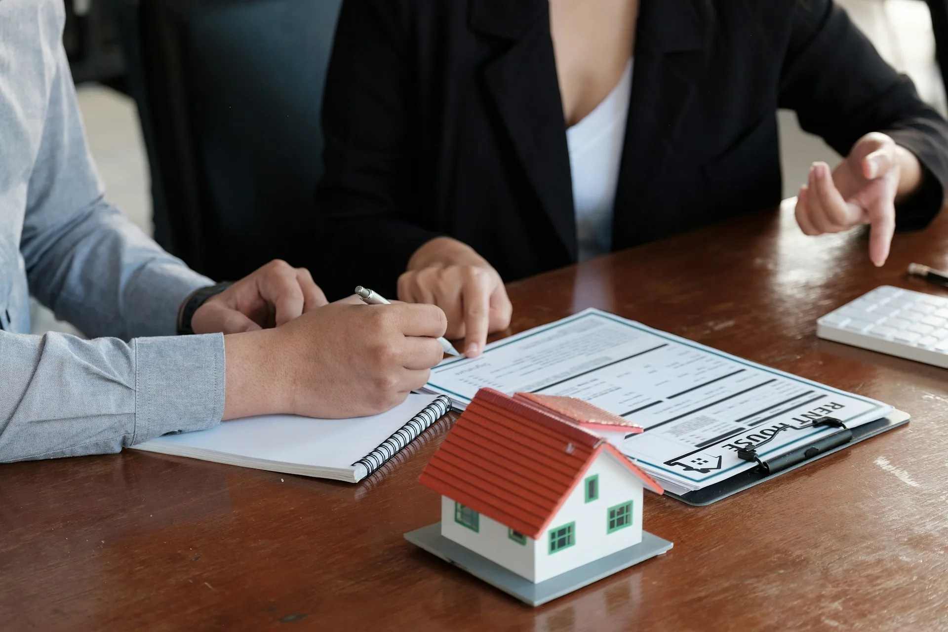 Why Lease Agreements Get Complicated for Akron Rentals in Winter