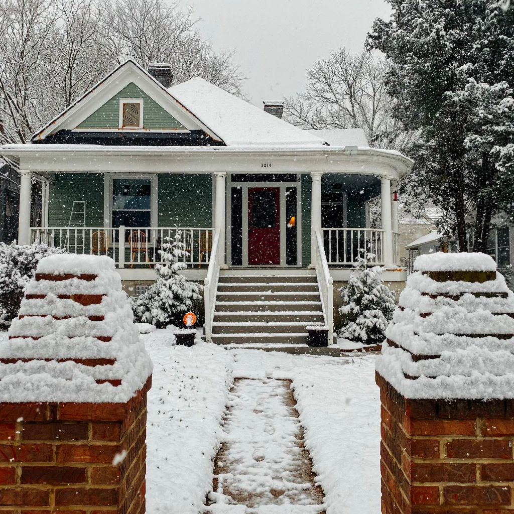 How Property Managers in Akron Handle Winter Lease Turnover